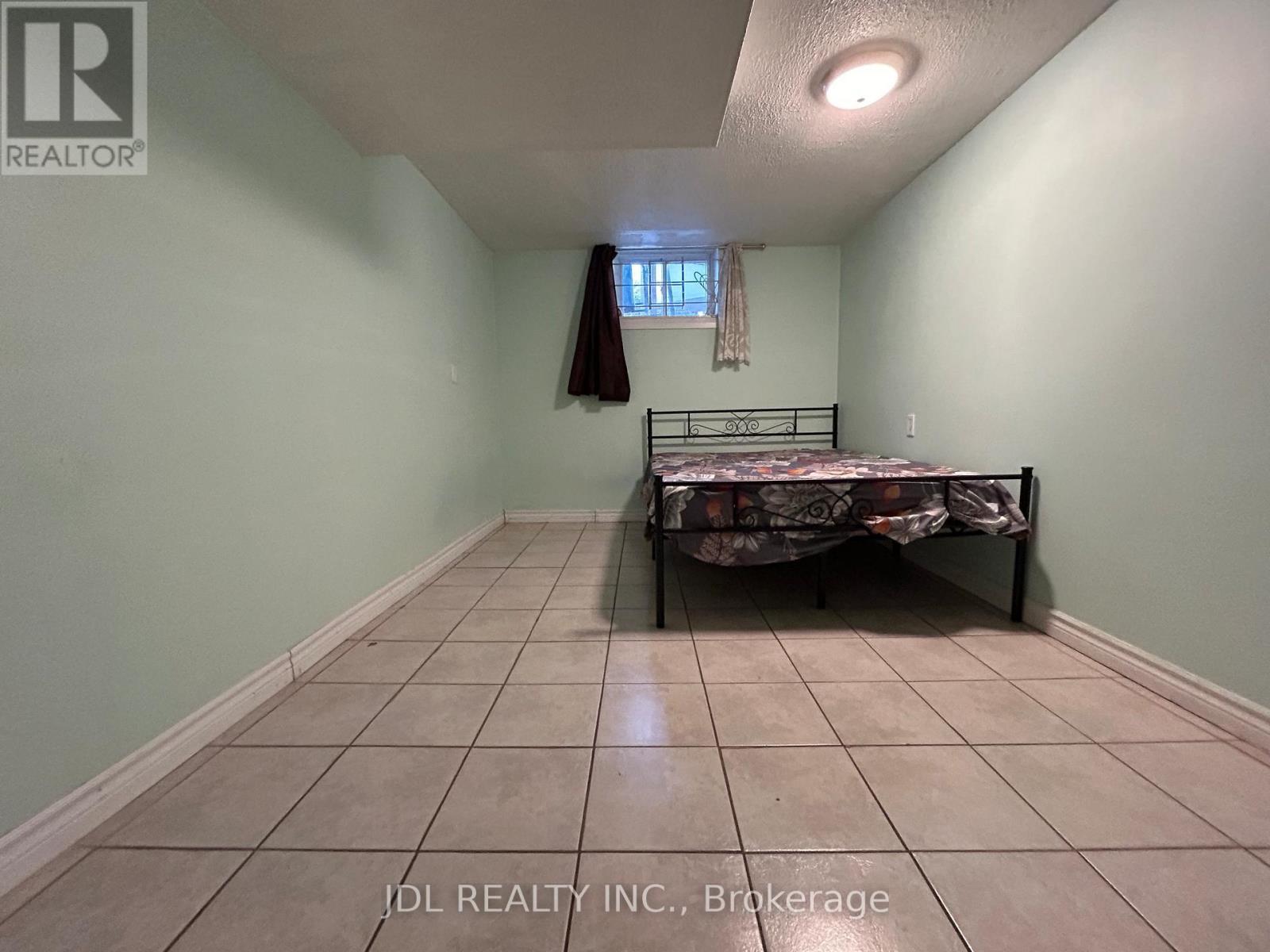 Basement - 62 Newlands Ave Avenue, Toronto, ON - Indoor Photo Showing Other Room