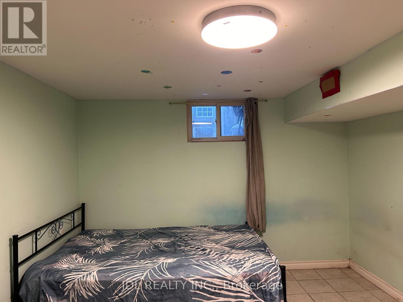 Basement - 62 Newlands Ave Avenue, Toronto, ON - Indoor Photo Showing Bedroom