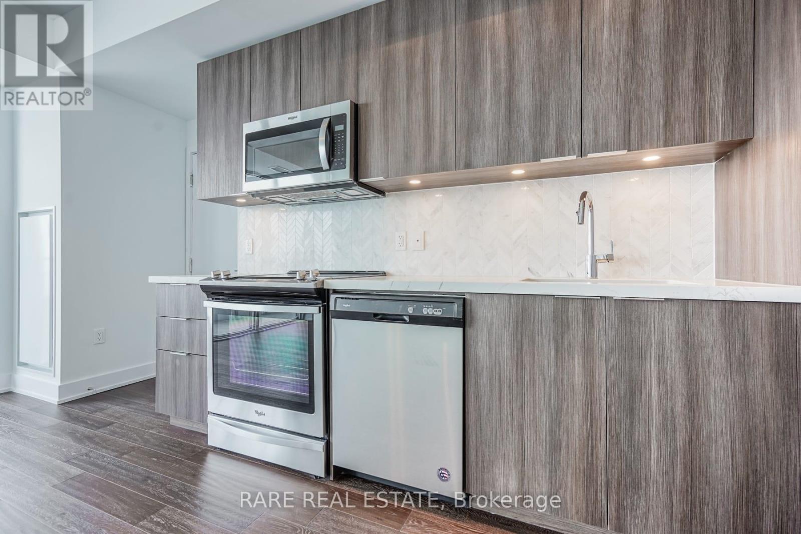 5902 - 30 Shore Breeze Drive, Toronto, ON - Indoor Photo Showing Kitchen