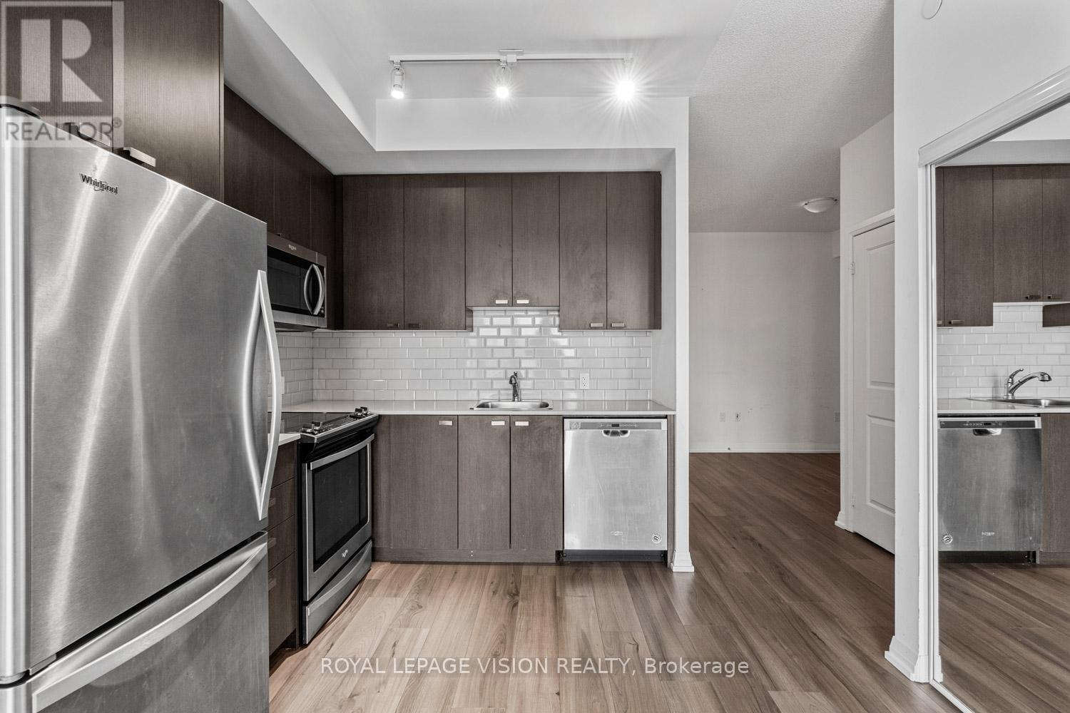 858 - 60 Ann O'Reilly Road, Toronto, ON - Indoor Photo Showing Kitchen With Stainless Steel Kitchen With Upgraded Kitchen