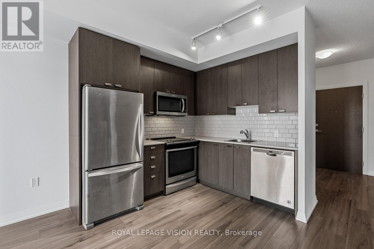 858 - 60 Ann O'Reilly Road, Toronto, ON - Indoor Photo Showing Kitchen With Stainless Steel Kitchen