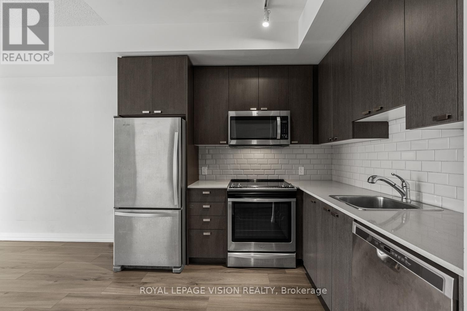 858 - 60 Ann O'Reilly Road, Toronto, ON - Indoor Photo Showing Kitchen With Stainless Steel Kitchen With Upgraded Kitchen