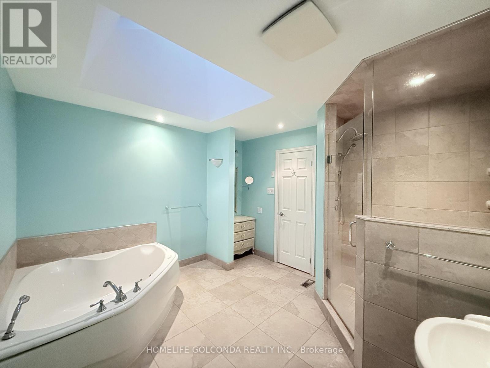 17 Goodwood Drive, Whitby, ON - Indoor Photo Showing Bathroom