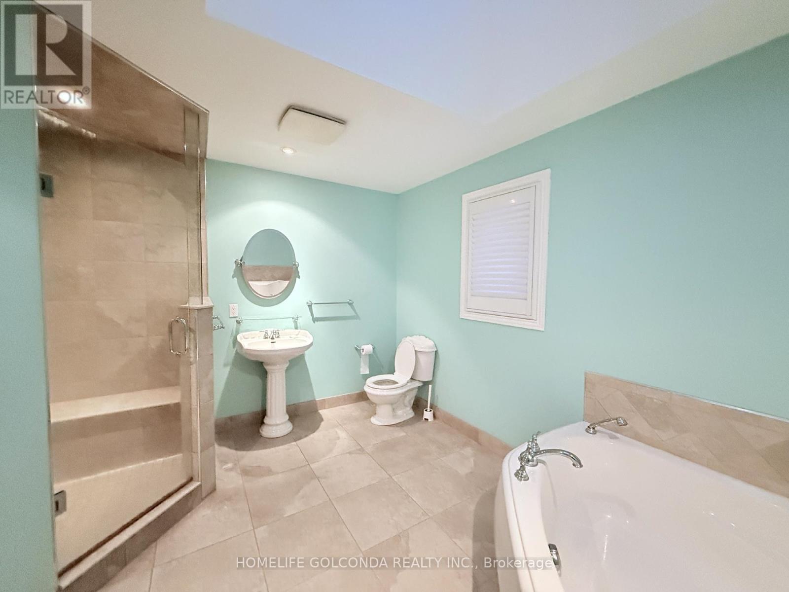 17 Goodwood Drive, Whitby, ON - Indoor Photo Showing Bathroom
