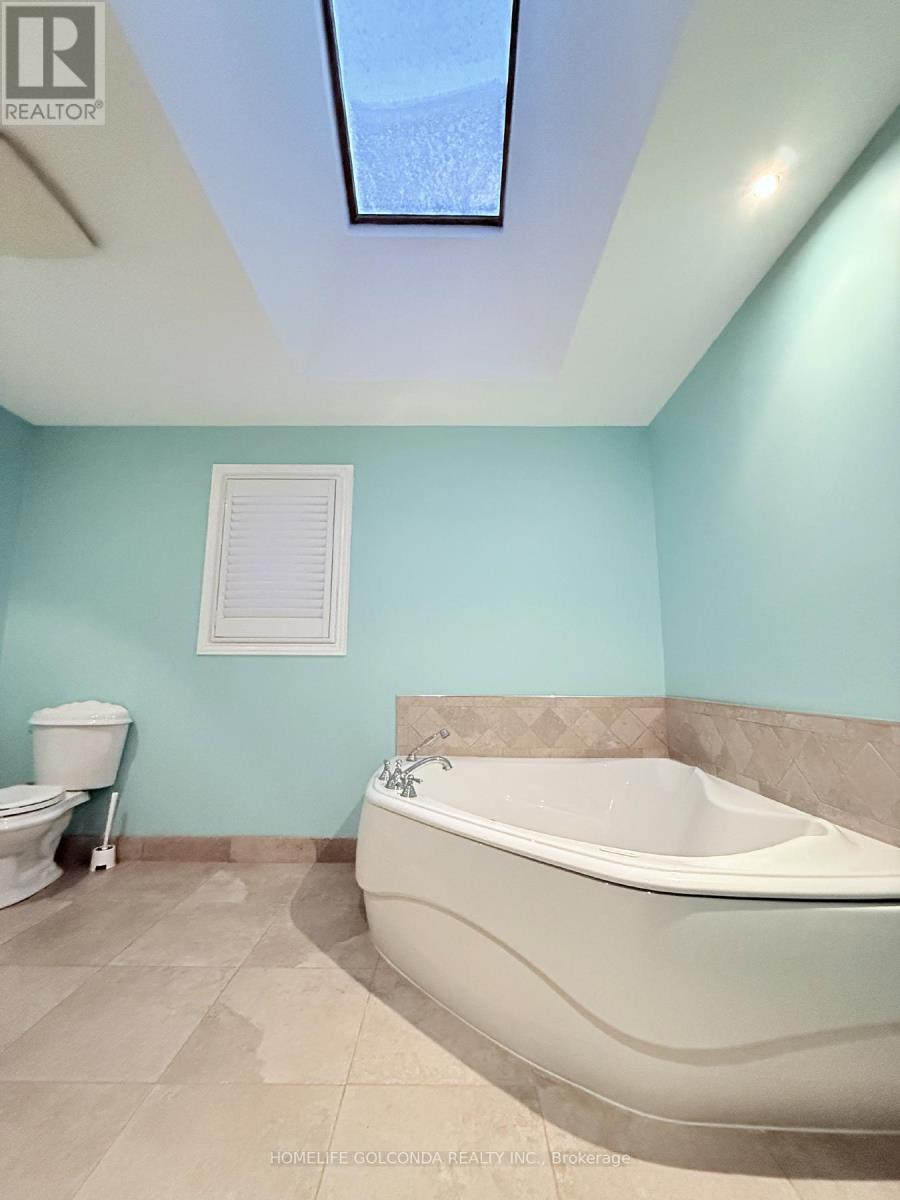 17 Goodwood Drive, Whitby, ON - Indoor Photo Showing Bathroom