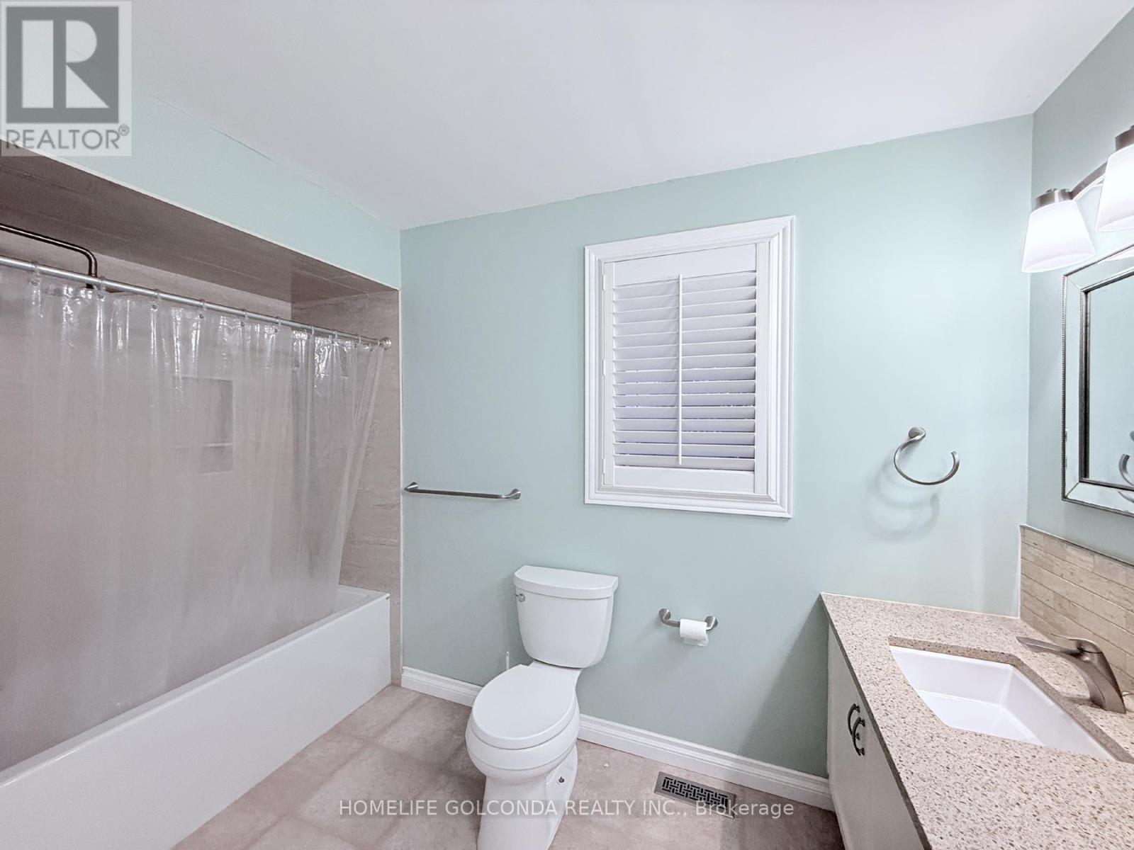 17 Goodwood Drive, Whitby, ON - Indoor Photo Showing Bathroom
