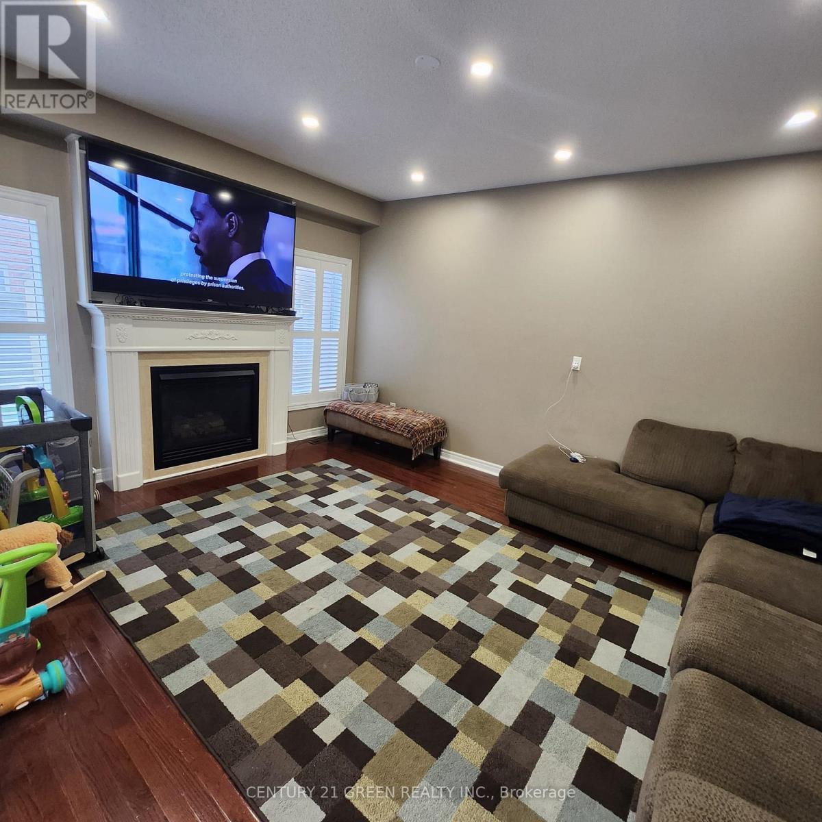 11 Game Creek Crescent, Brampton, ON - Indoor With Fireplace