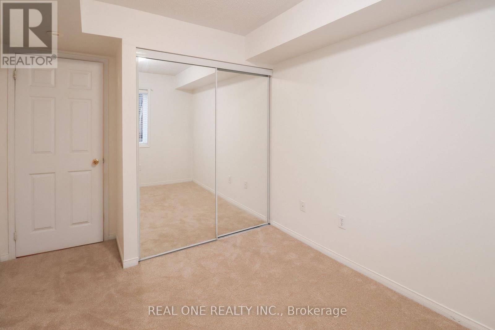 195 - 4975 Southampton Drive, Mississauga, ON - Indoor Photo Showing Other Room