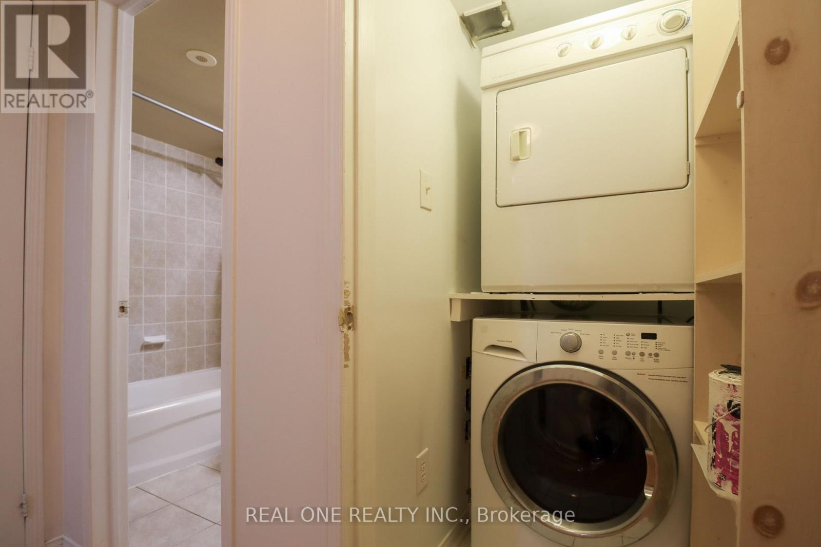 195 - 4975 Southampton Drive, Mississauga, ON - Indoor Photo Showing Laundry Room
