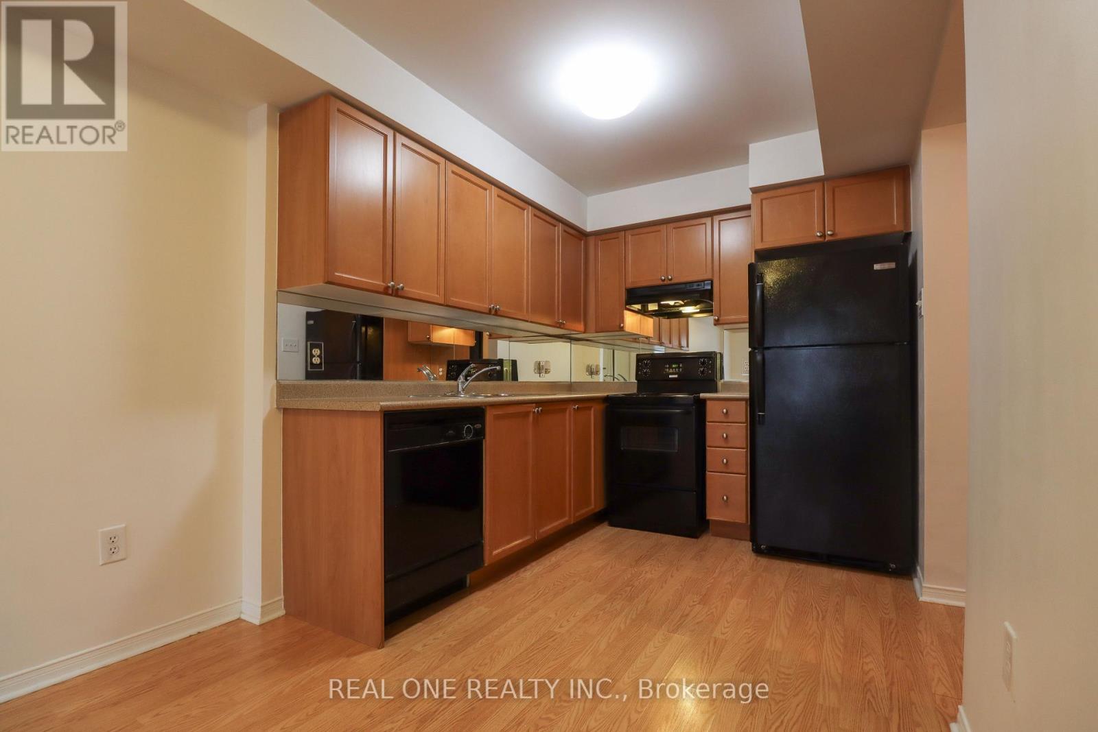 195 - 4975 Southampton Drive, Mississauga, ON - Indoor Photo Showing Kitchen