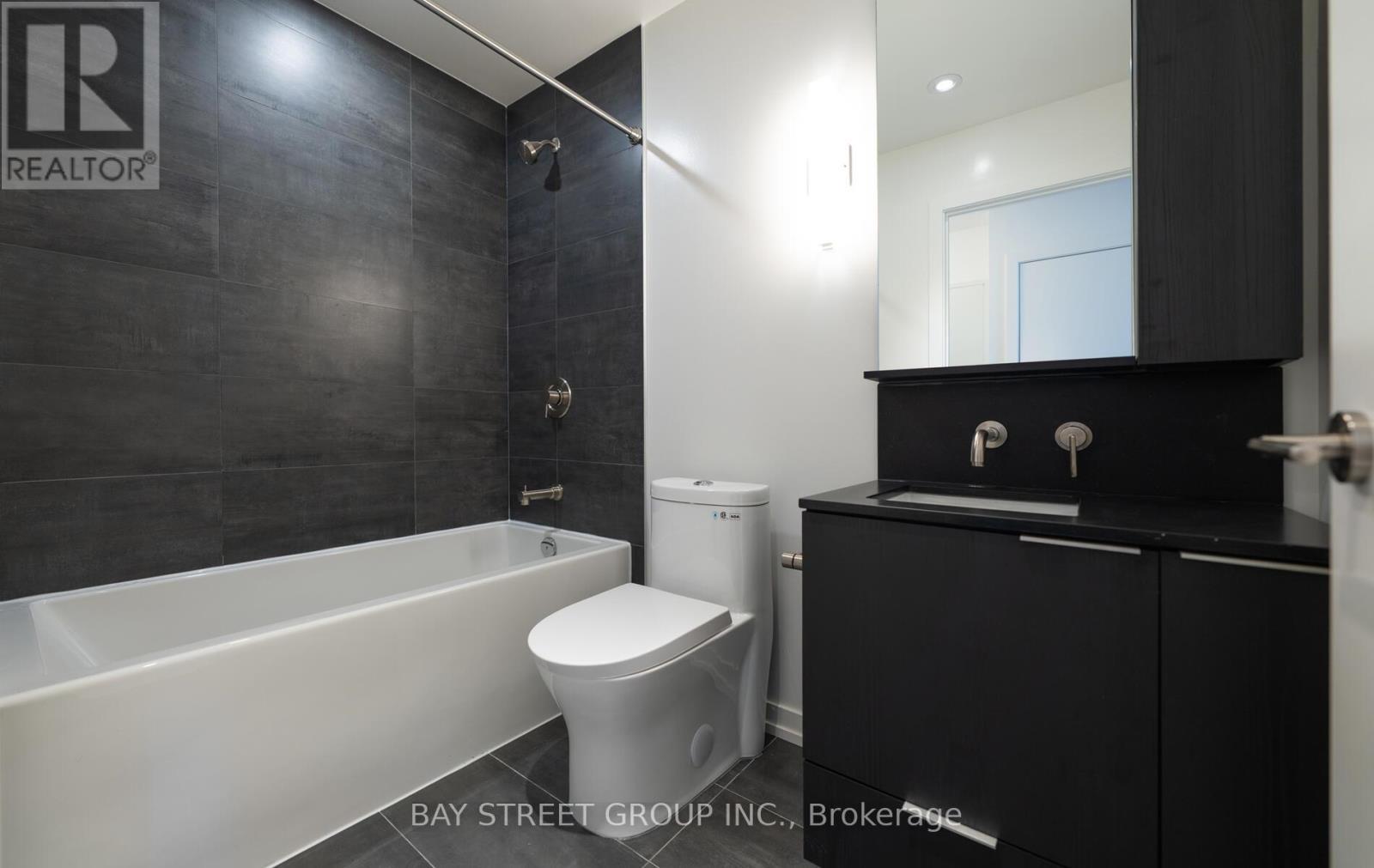 1811 - 110 Broadway Avenue, Toronto, ON - Indoor Photo Showing Bathroom