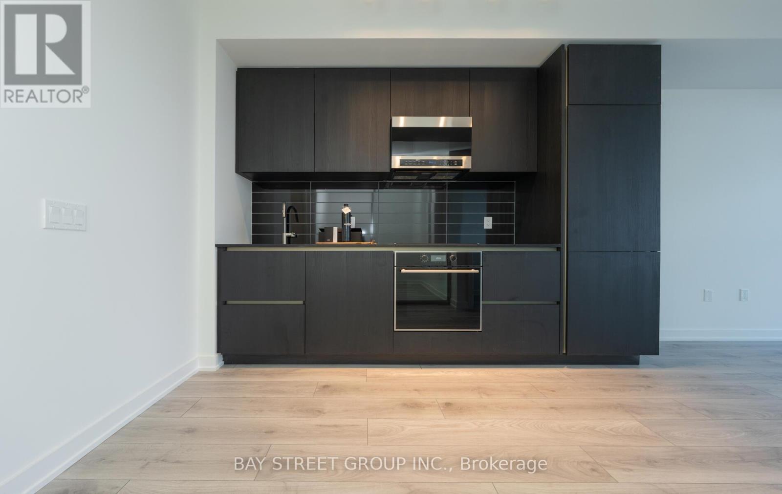 1811 - 110 Broadway Avenue, Toronto, ON - Indoor Photo Showing Kitchen