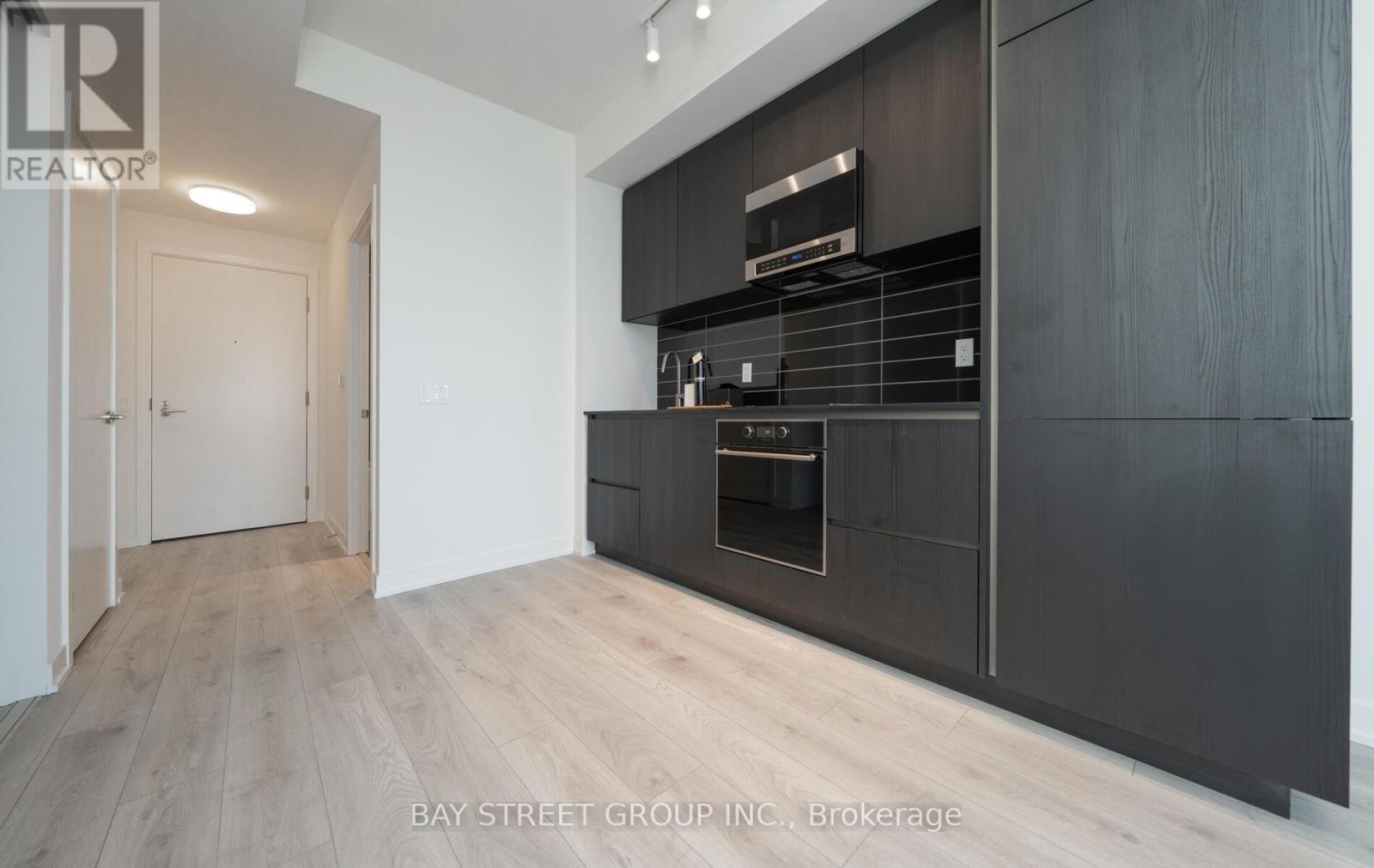 1811 - 110 Broadway Avenue, Toronto, ON - Indoor