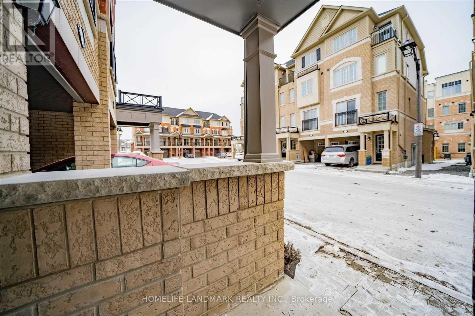 411 - 2218 Chevron Prince Path, Oshawa, ON - Outdoor