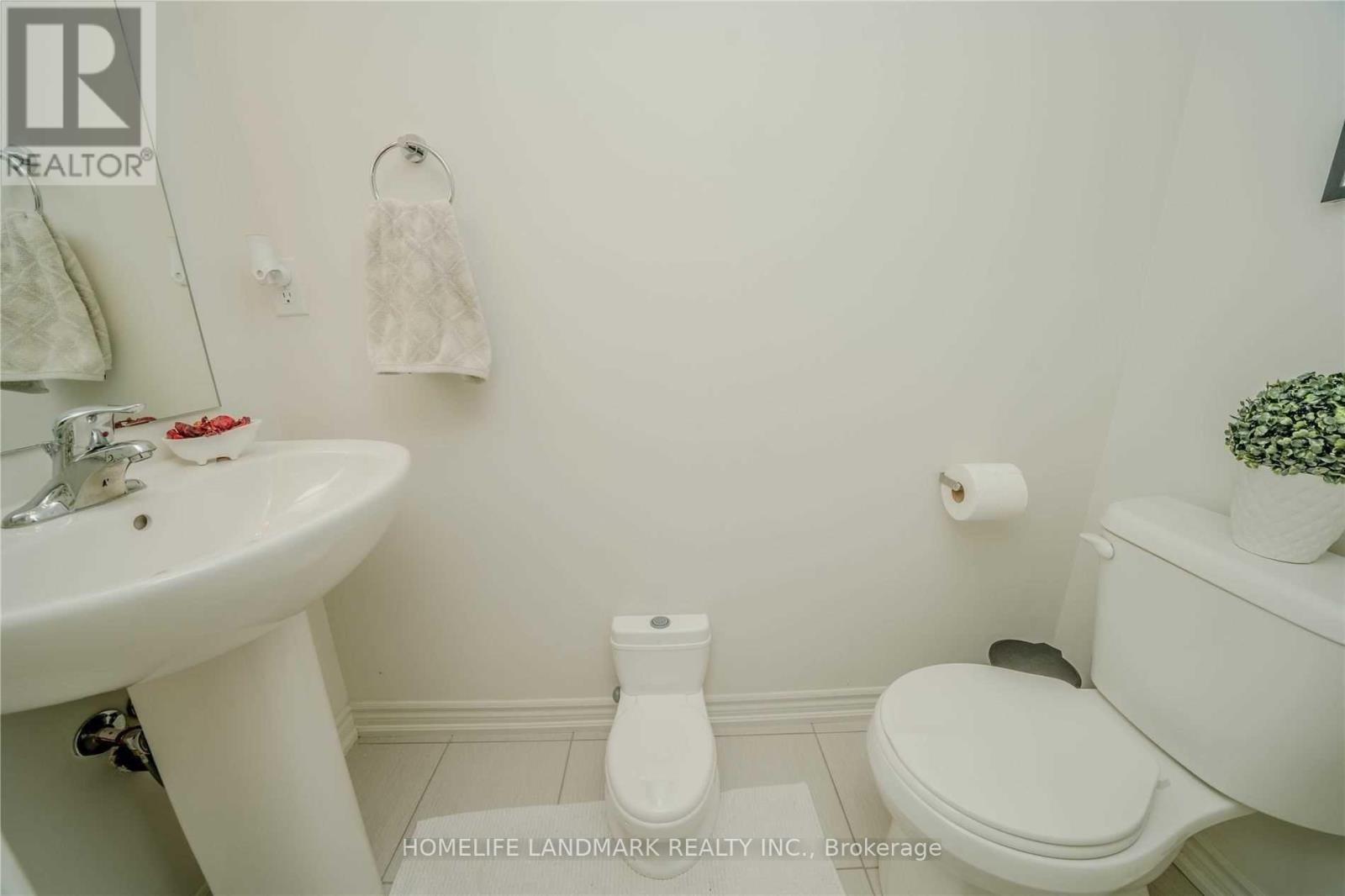 411 - 2218 Chevron Prince Path, Oshawa, ON - Indoor Photo Showing Bathroom
