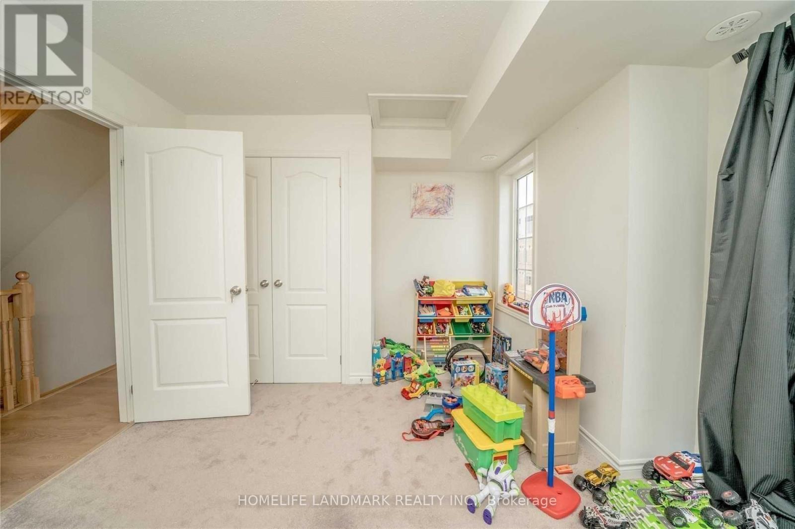 411 - 2218 Chevron Prince Path, Oshawa, ON - Indoor Photo Showing Other Room