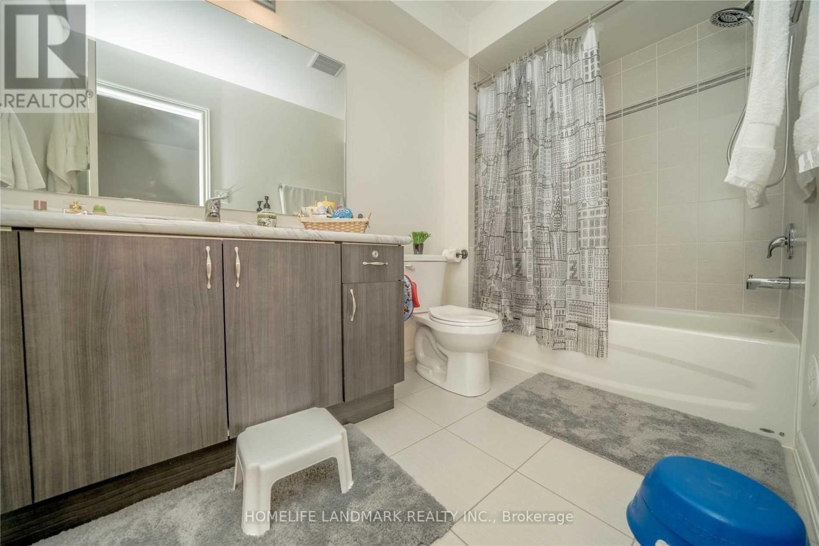 411 - 2218 Chevron Prince Path, Oshawa, ON - Indoor Photo Showing Bathroom