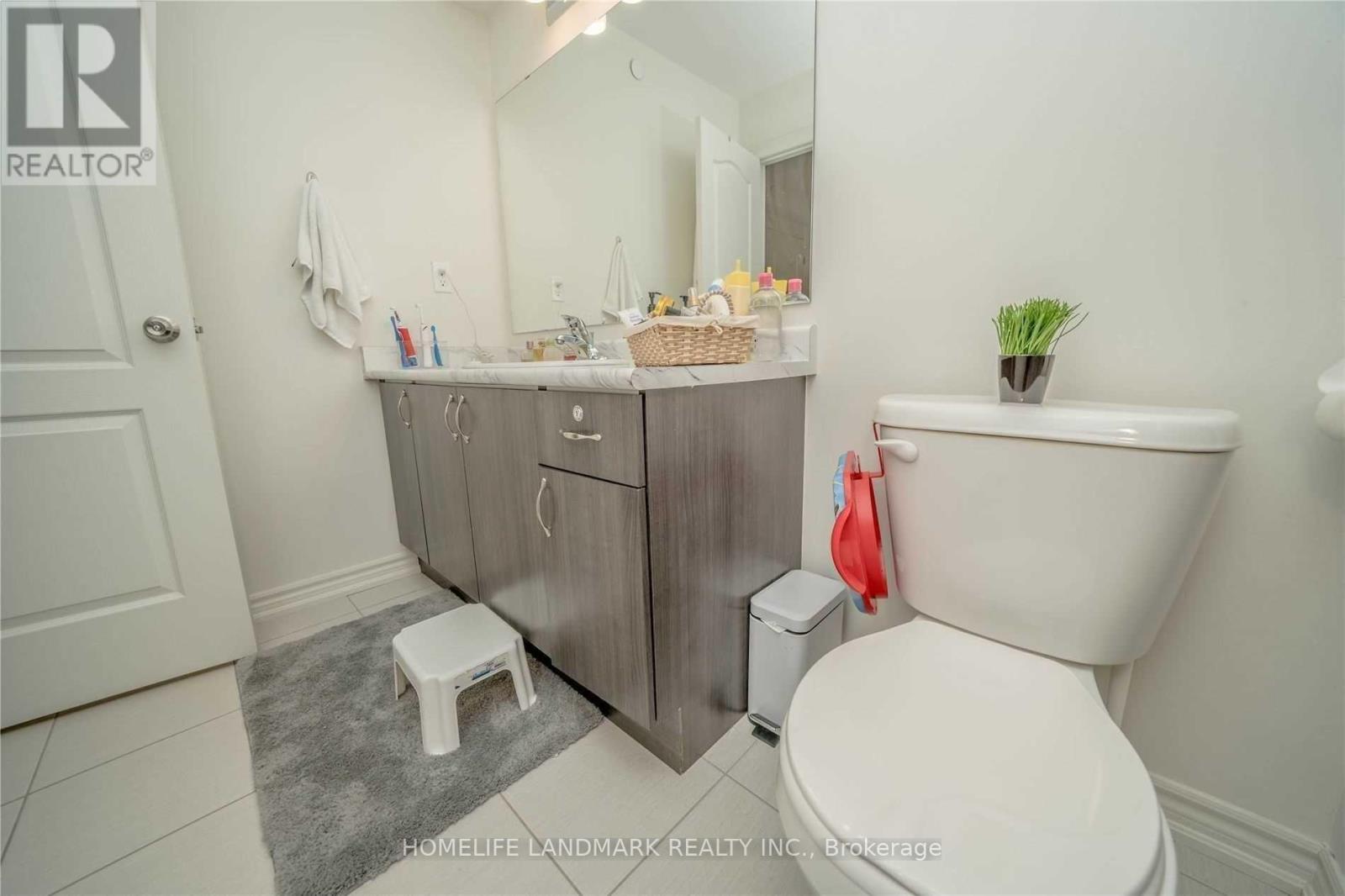 411 - 2218 Chevron Prince Path, Oshawa, ON - Indoor Photo Showing Bathroom