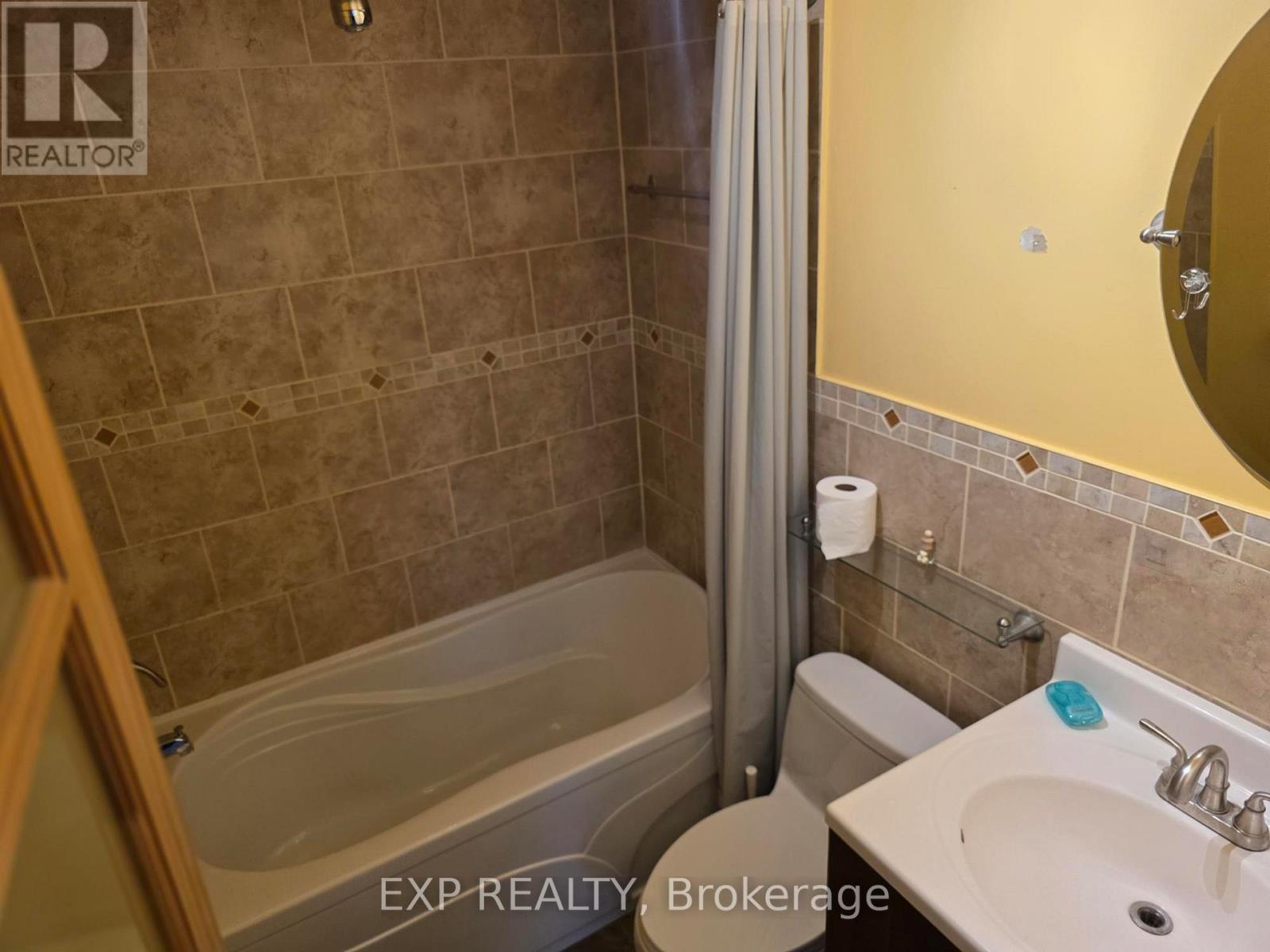 1296 Valerie Crescent W, Oakville, ON - Indoor Photo Showing Bathroom