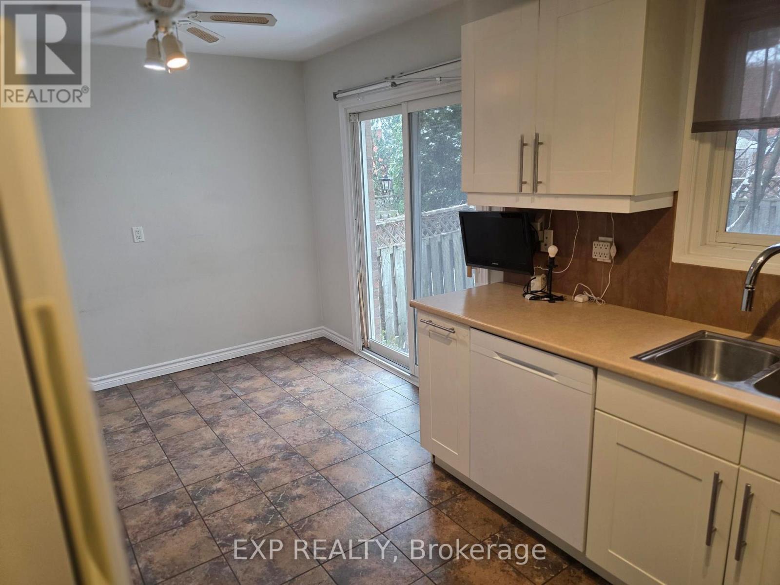 1296 Valerie Crescent W, Oakville, ON - Indoor Photo Showing Kitchen
