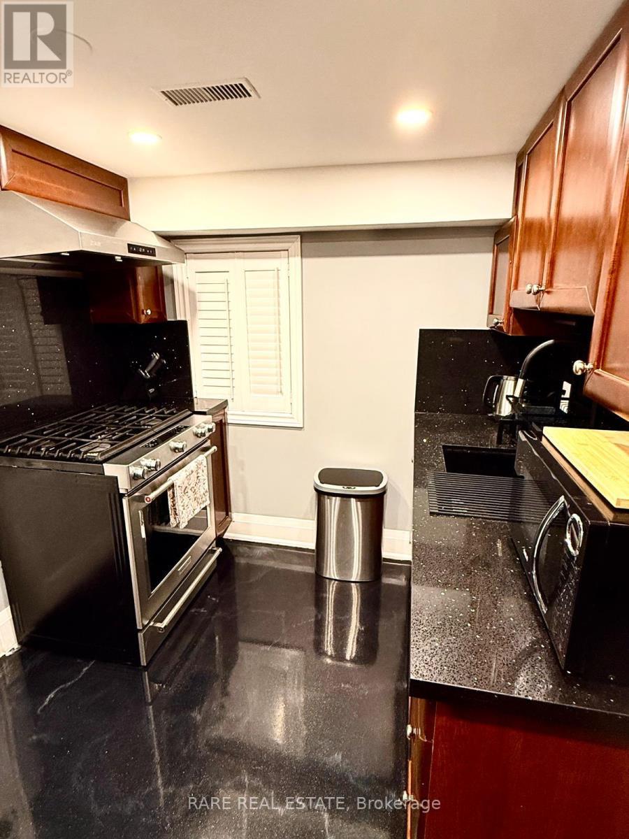Bsmt - 20 Arctic Fox Crescent, Brampton, ON - Indoor Photo Showing Kitchen