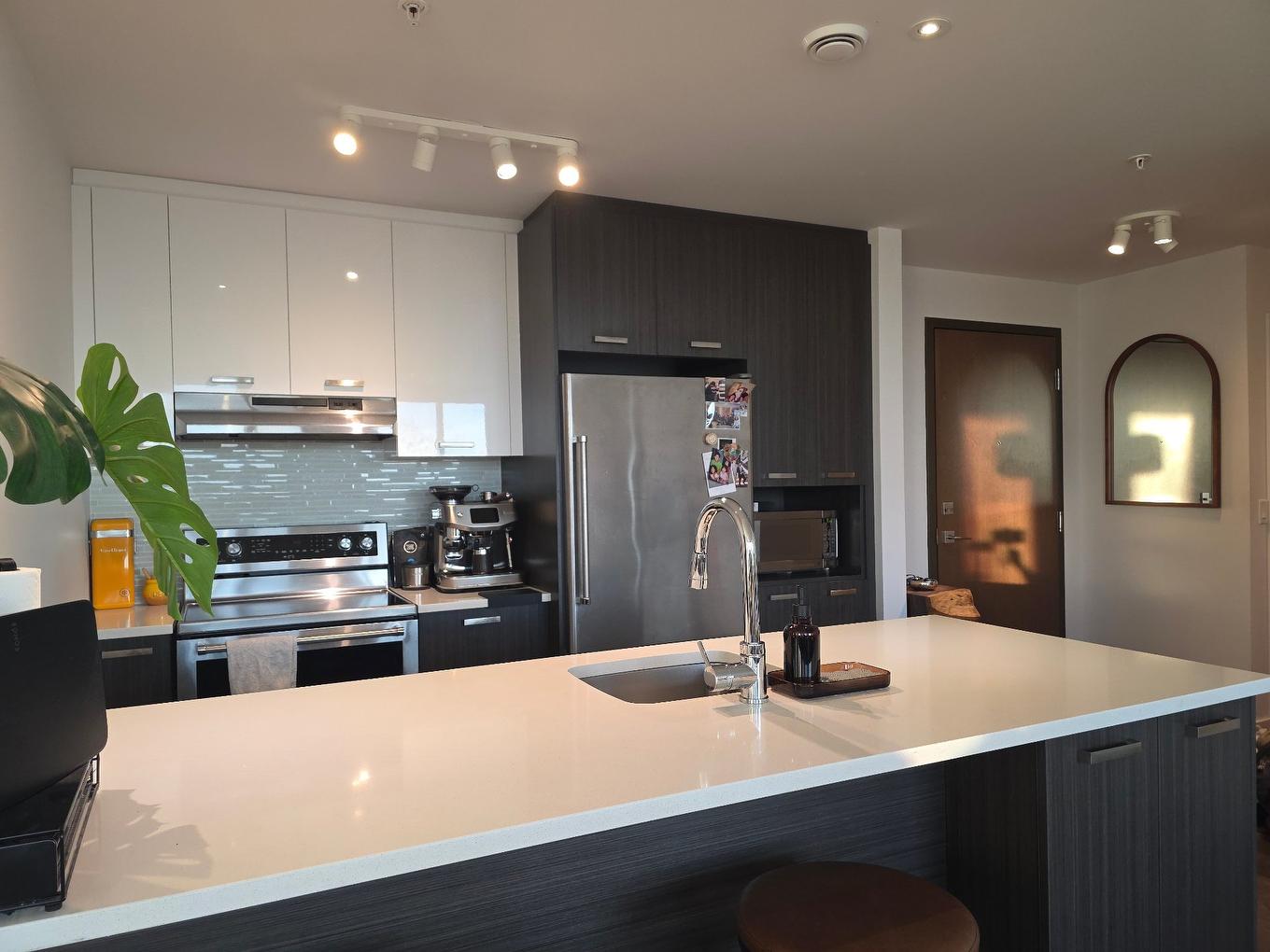 Cuisine - 1108-6900 Boul. Newman, Montréal (Lasalle), QC - Indoor Photo Showing Kitchen With Upgraded Kitchen