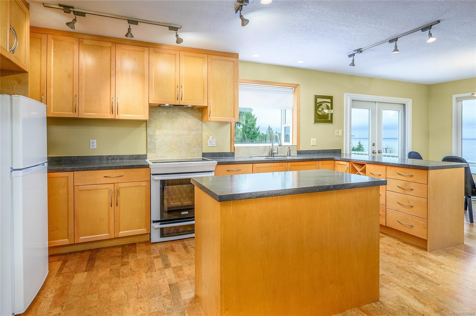 350 Garrett Rd, Qualicum Beach, BC