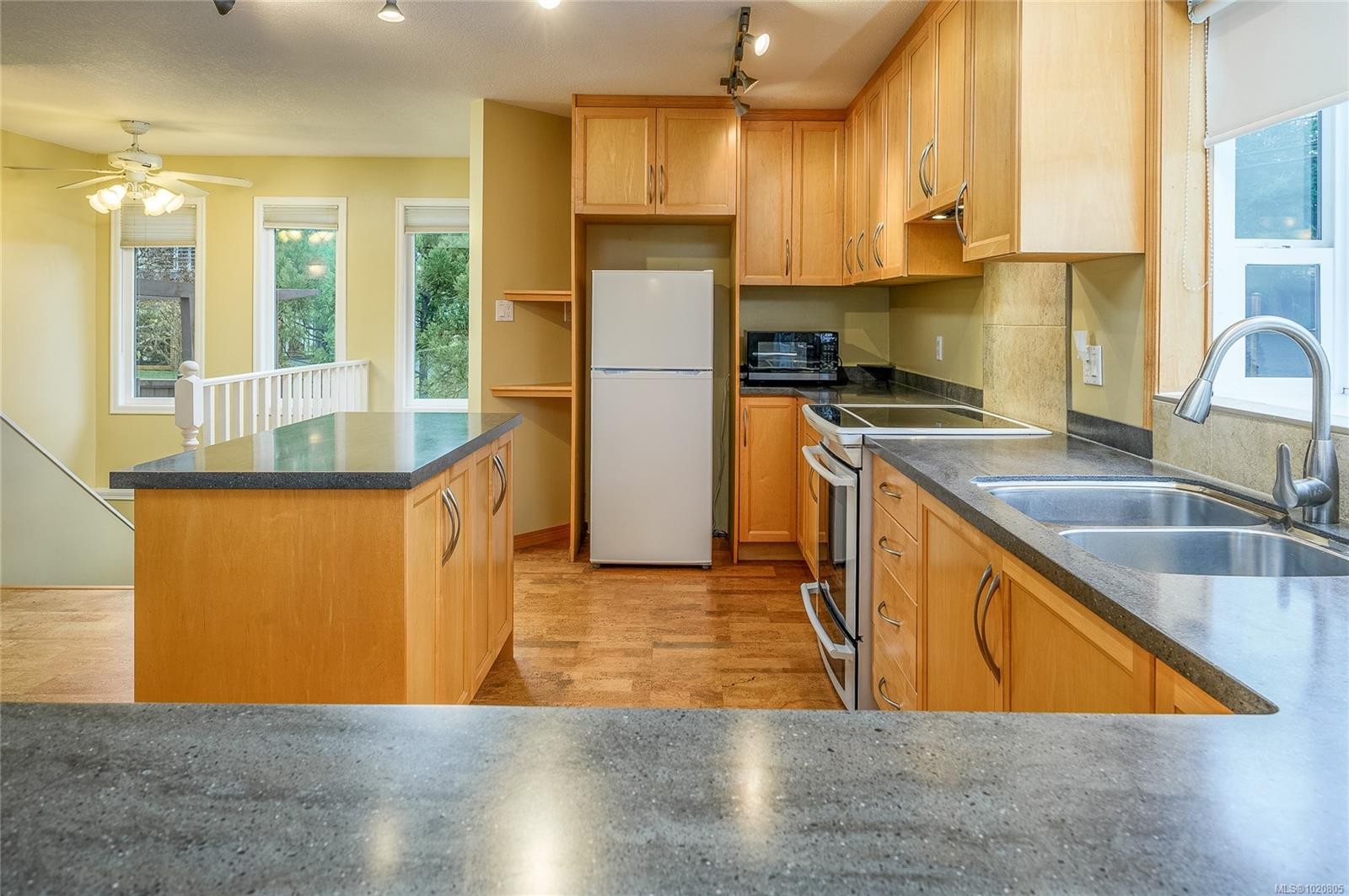 350 Garrett Rd, Qualicum Beach, BC