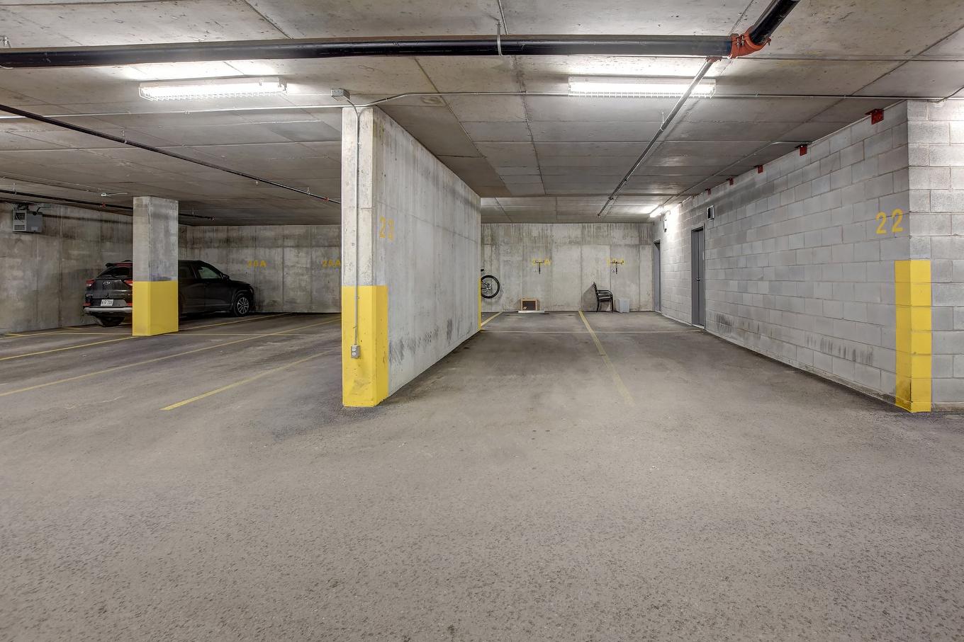 Garage - 403-281 Ch. Du Bas-De-Ste-Thérèse, Blainville, QC - Indoor Photo Showing Garage