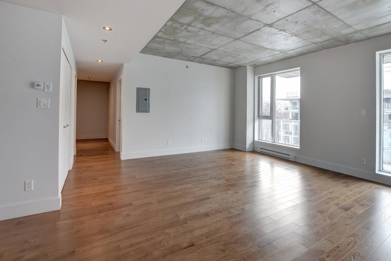 Salon - 403-281 Ch. Du Bas-De-Ste-Thérèse, Blainville, QC - Indoor Photo Showing Other Room