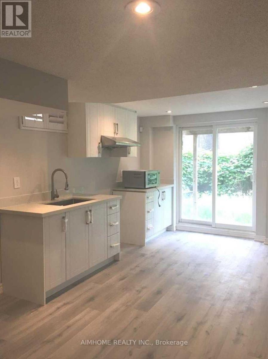 Lower - 71 Dewpoint Road, Vaughan, ON - Indoor Photo Showing Kitchen