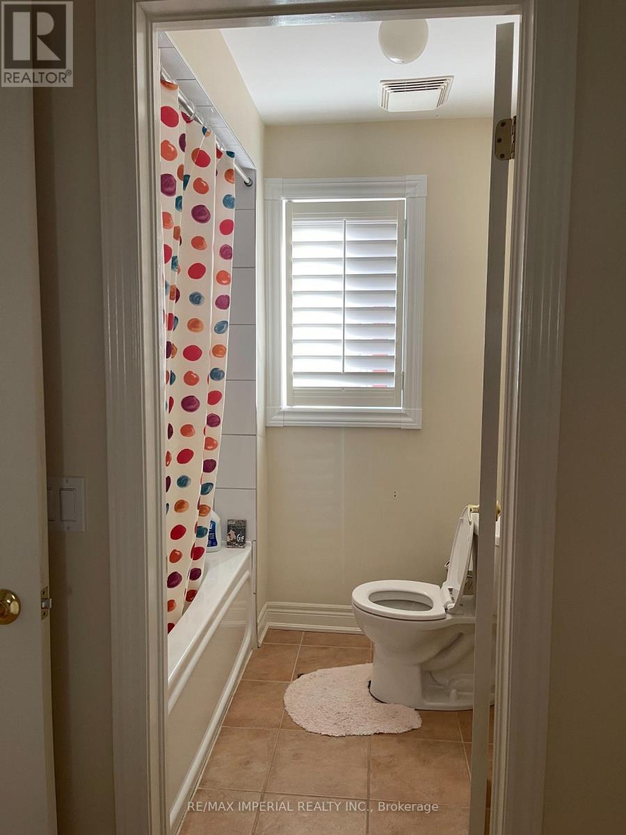 2Nd Floor Bedroom - 21 Ormsby Court, Richmond Hill, ON - Indoor Photo Showing Bathroom