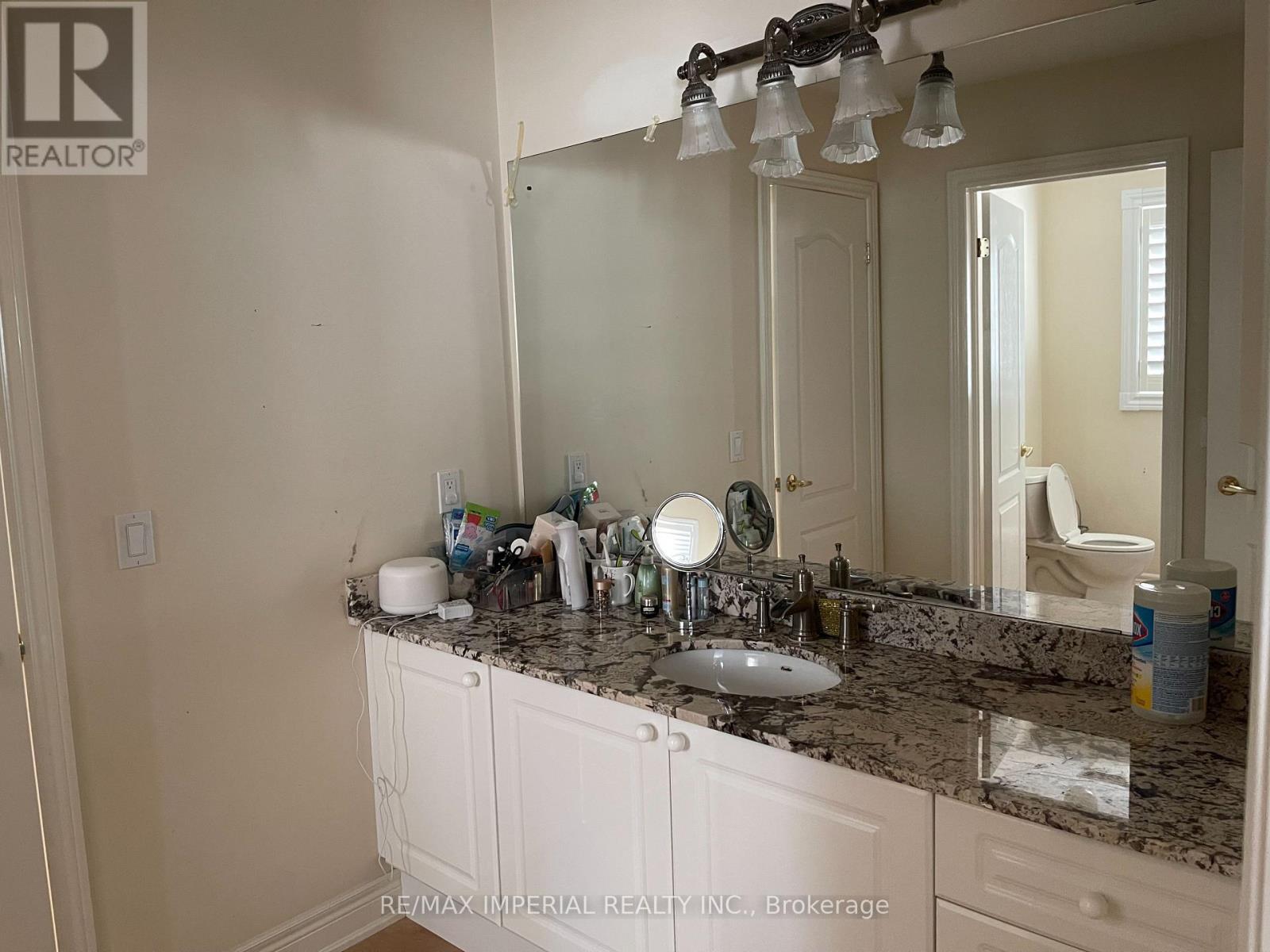 2Nd Floor Bedroom - 21 Ormsby Court, Richmond Hill, ON - Indoor Photo Showing Bathroom