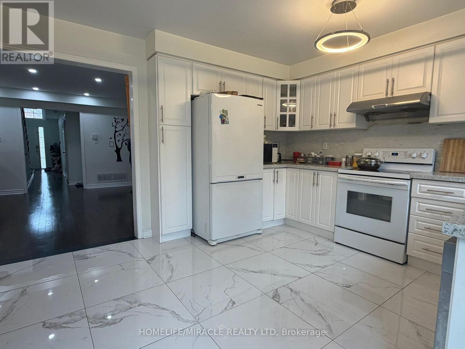 3252 Equestrian Crescent, Mississauga, ON - Indoor Photo Showing Kitchen