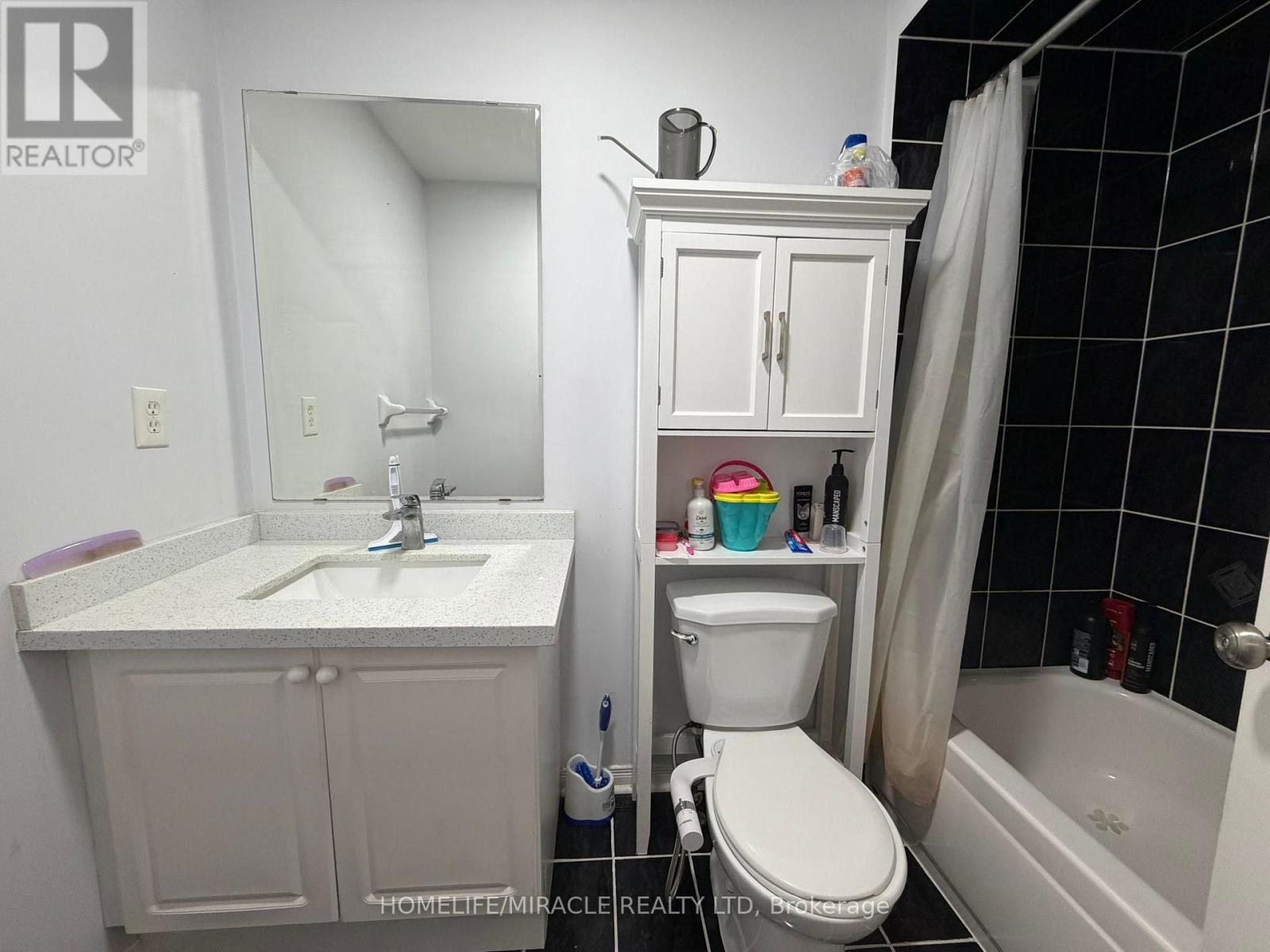 3252 Equestrian Crescent, Mississauga, ON - Indoor Photo Showing Bathroom