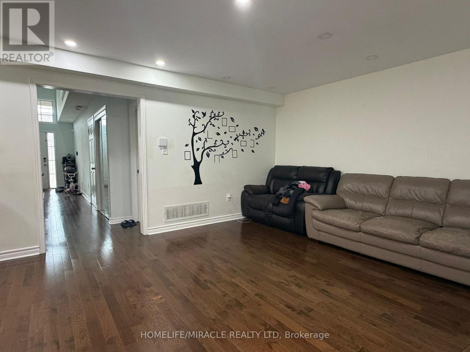 3252 Equestrian Crescent, Mississauga, ON - Indoor Photo Showing Living Room