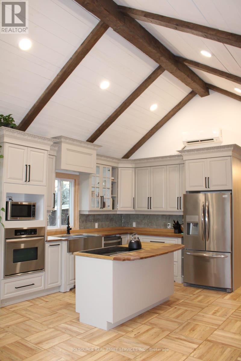 131 Orr Street, Chatsworth, ON - Indoor Photo Showing Kitchen With Stainless Steel Kitchen