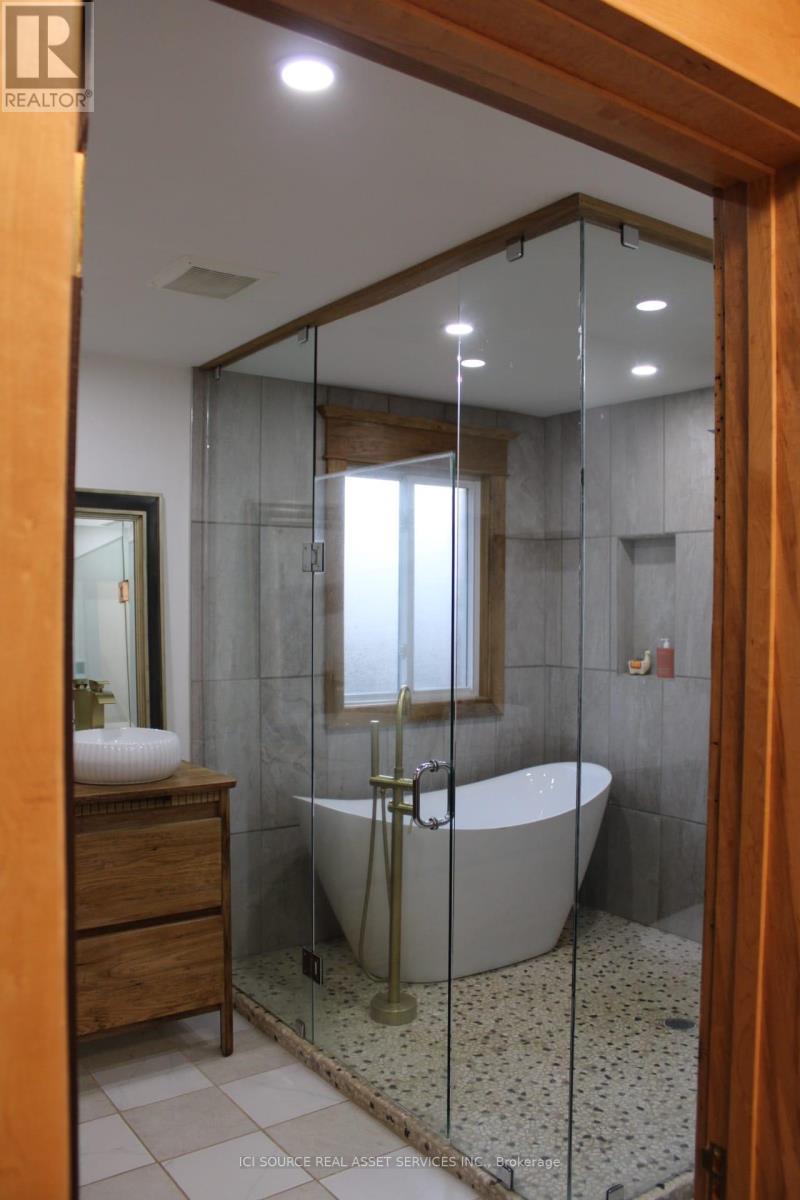 131 Orr Street, Chatsworth, ON - Indoor Photo Showing Bathroom