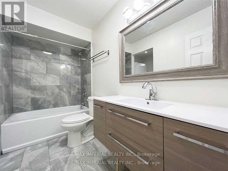 641A The Queensway, Toronto, ON - Indoor Photo Showing Bathroom