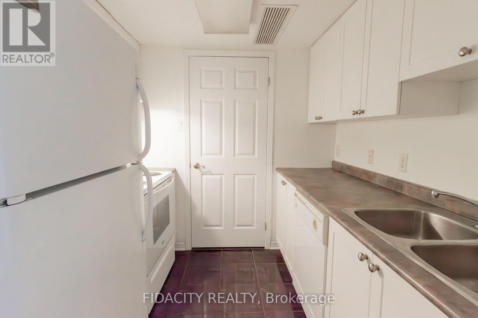 5C - 310 Central Park Drive, Ottawa, ON - Indoor Photo Showing Kitchen