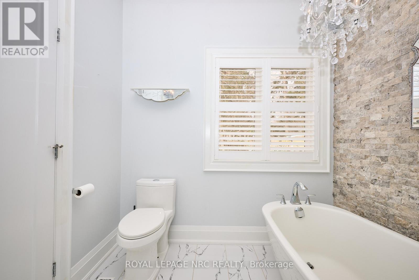117 Burleigh Road N, Fort Erie (Ridgeway), ON - Indoor Photo Showing Bathroom