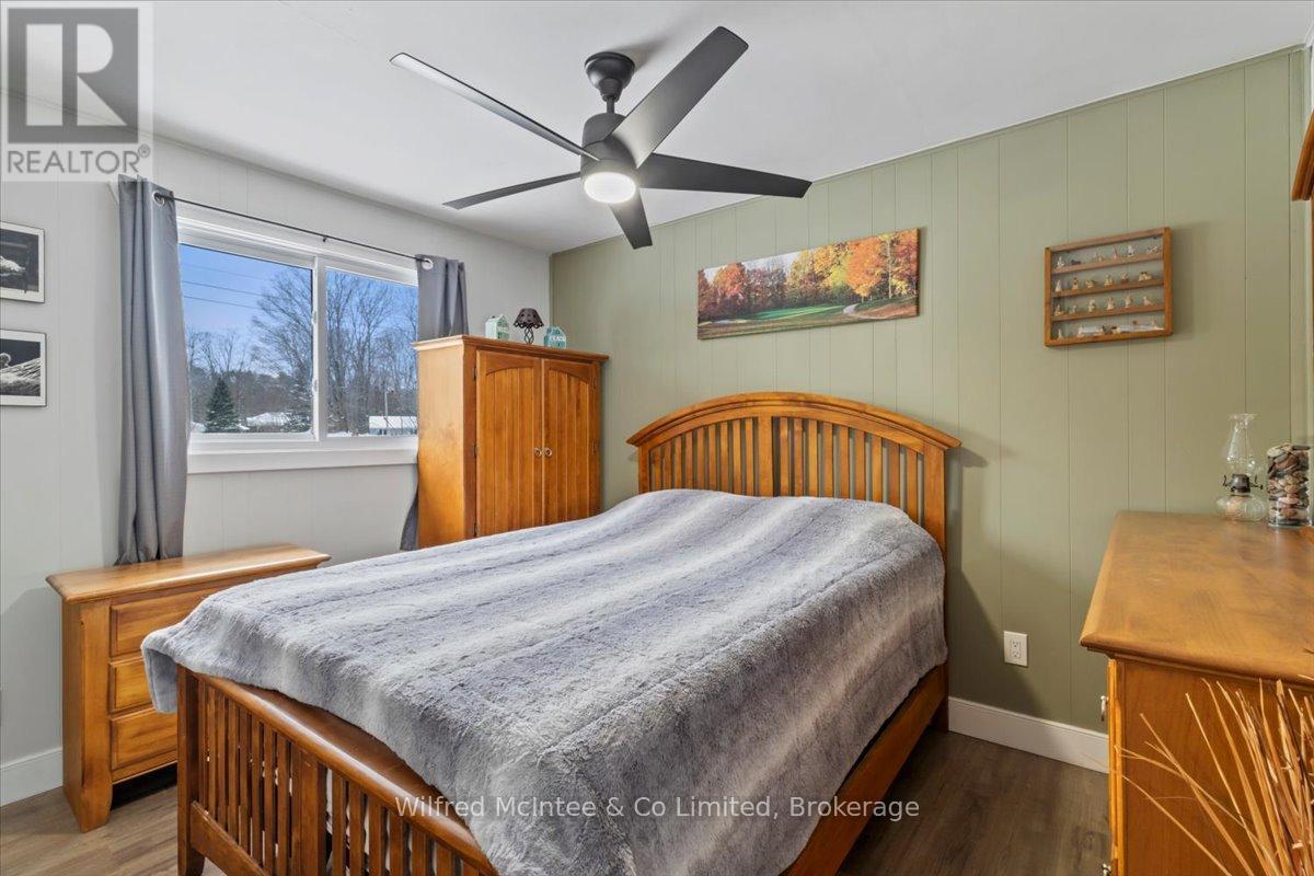 38 Allister Place, South Bruce Peninsula, ON - Indoor Photo Showing Bedroom