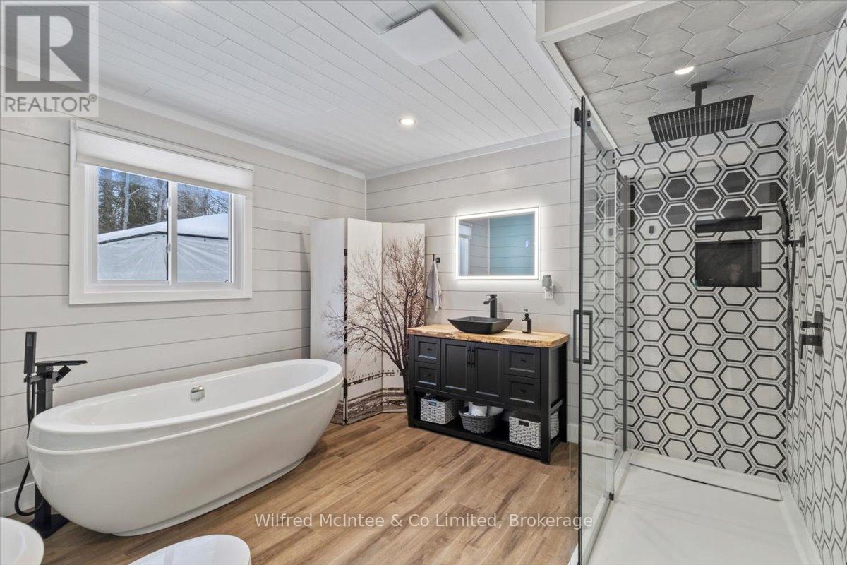 38 Allister Place, South Bruce Peninsula, ON - Indoor Photo Showing Bathroom