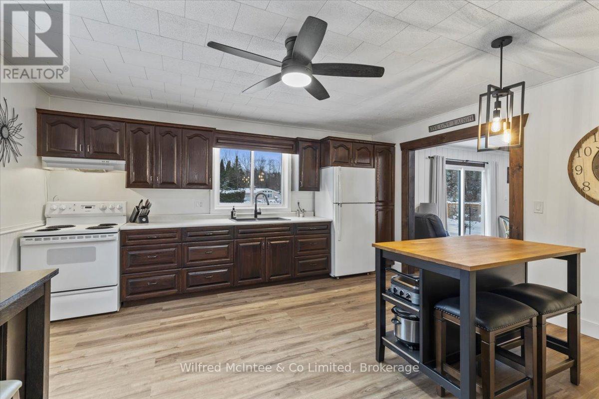 38 Allister Place, South Bruce Peninsula, ON - Indoor Photo Showing Kitchen