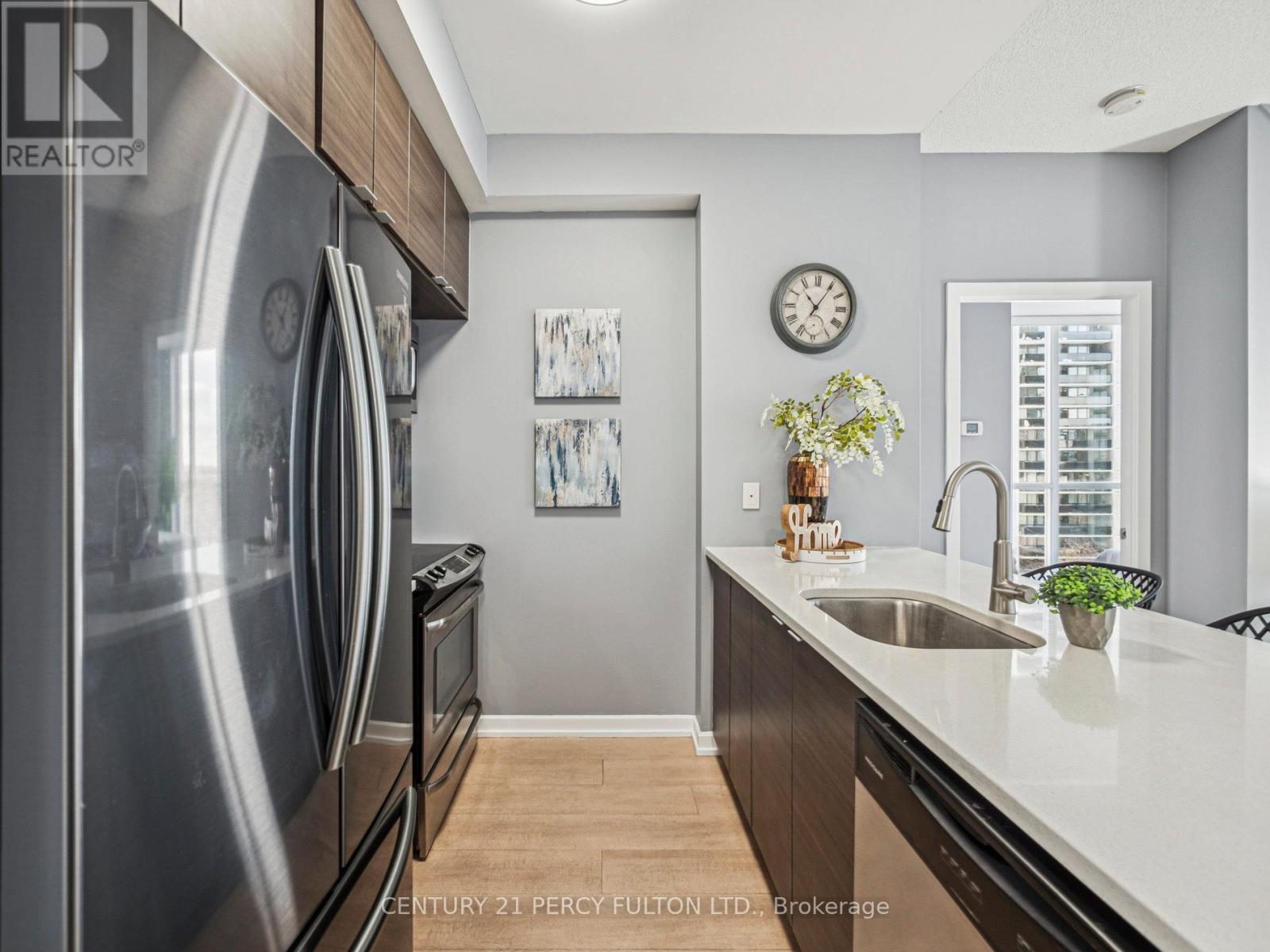 Kitcehn - 408 - 62 Forest Manor Road, Toronto, ON - Indoor Photo Showing Kitchen With Upgraded Kitchen