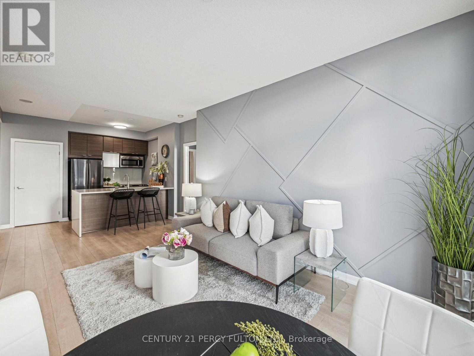 408 - 62 Forest Manor Road, Toronto, ON - Indoor Photo Showing Living Room