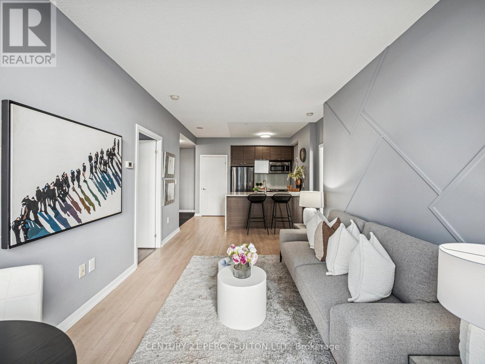 408 - 62 Forest Manor Road, Toronto, ON - Indoor Photo Showing Living Room