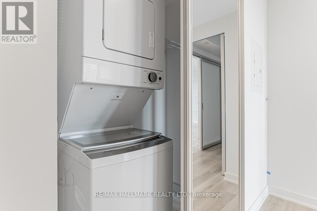 2709 - 238 Simcoe Street, Toronto, ON - Indoor Photo Showing Laundry Room