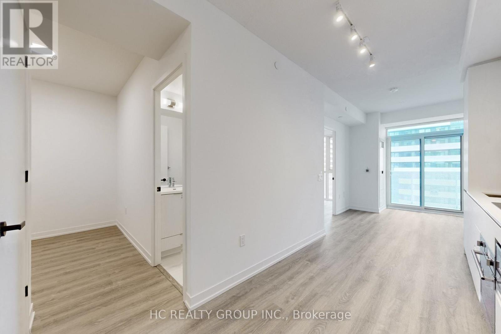 3101 - 8 Interchange Way, Vaughan, ON - Indoor