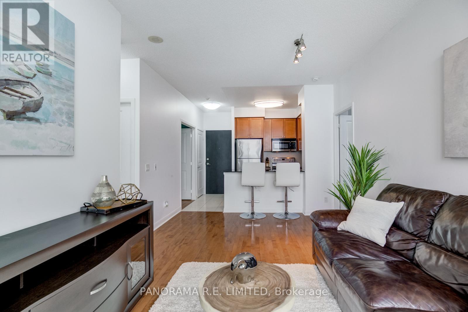 Ph103 - 225 Sherway Gardens Road, Toronto, ON - Indoor Photo Showing Living Room